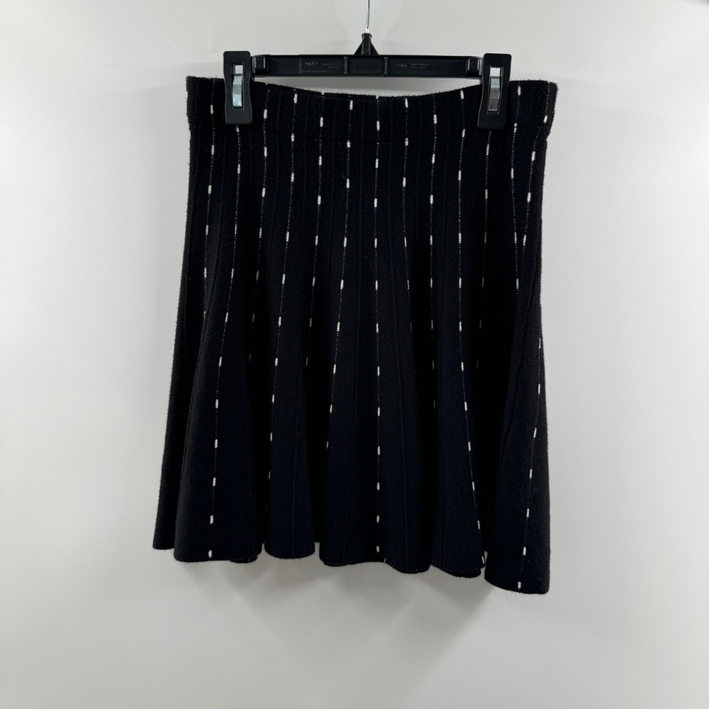 Candie’s Black White Knit A-Line Skirt Size SmallThis Candie’s knit skirt featu